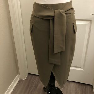 Essue Wrap skirt with slit